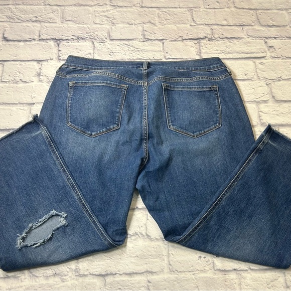 Old Navy Flare Mid-Rise Blue Jeans with Distressing. Size 16. - Picture 8 of 8